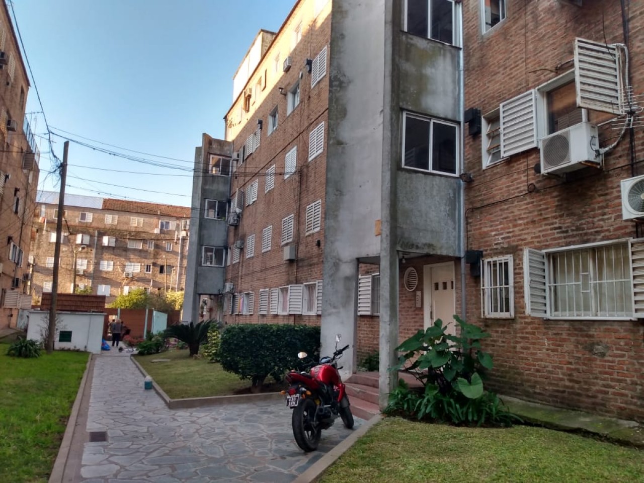 DEPTO 3 AMB - AV PTE PERON 150 - MUÑIZ