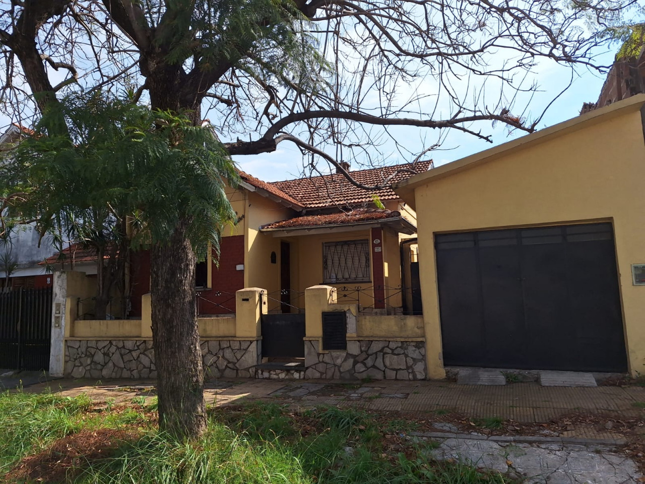 Chalet 2 amb +3 amb ideal  uso profesional y o multimamiliar  o inversion villa ballester   A REFACCIONAR