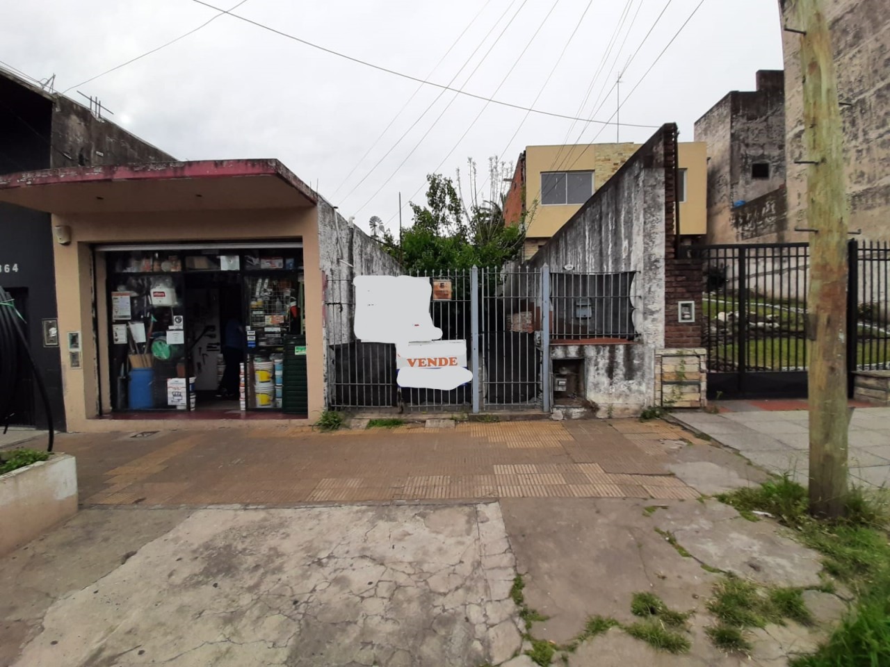 CASA CON LOCAL - AV. SDOR MORON AL 300 - BELLA VISTA