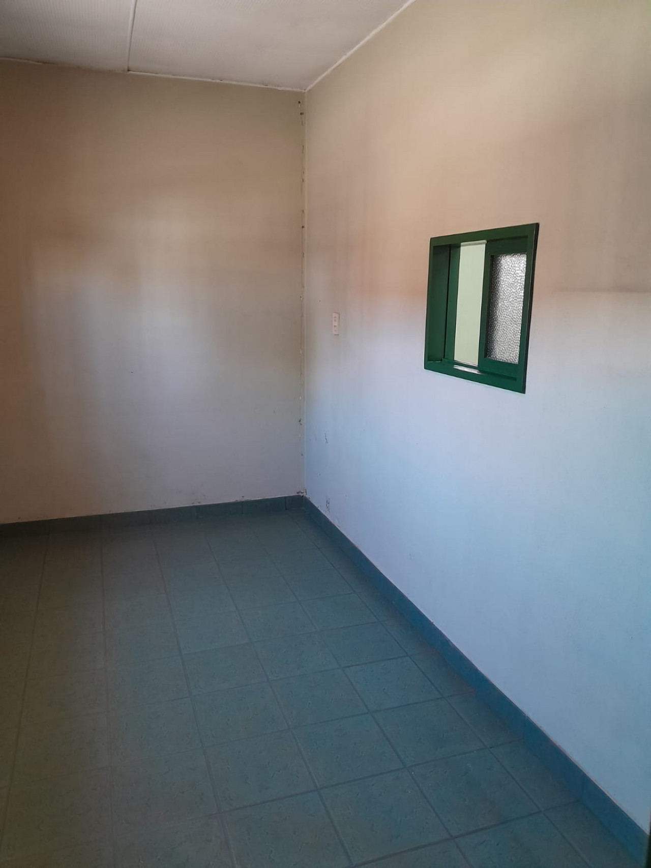 CUARTO GUARDA COSAS AL FRENTE